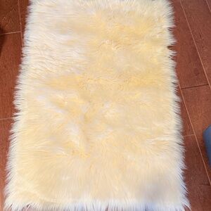 Faux Fur Sheepskin Rug 2 x 3 foot NWOT